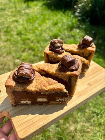 Twix Cookie Pie